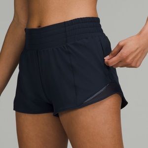 lululemon hottie hot 2.5” shorts